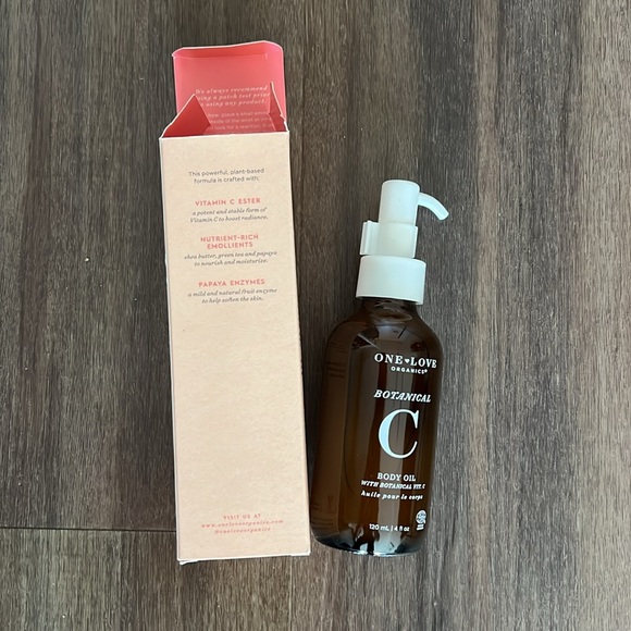 Botanical C Body Oil - Picture 2 of 3
